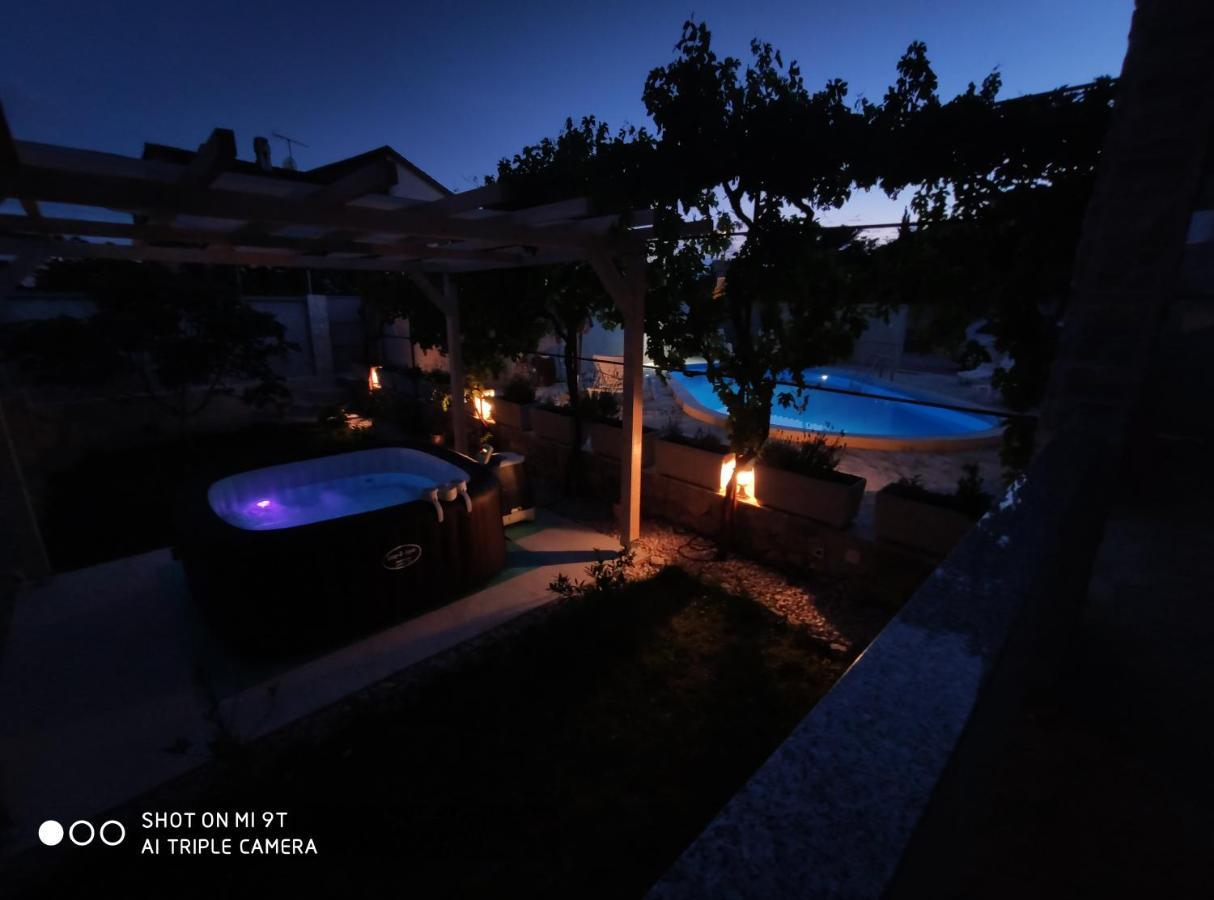 Vila Sentio Mare-Apartments Livaic Zeljko Pirovac Ngoại thất bức ảnh
