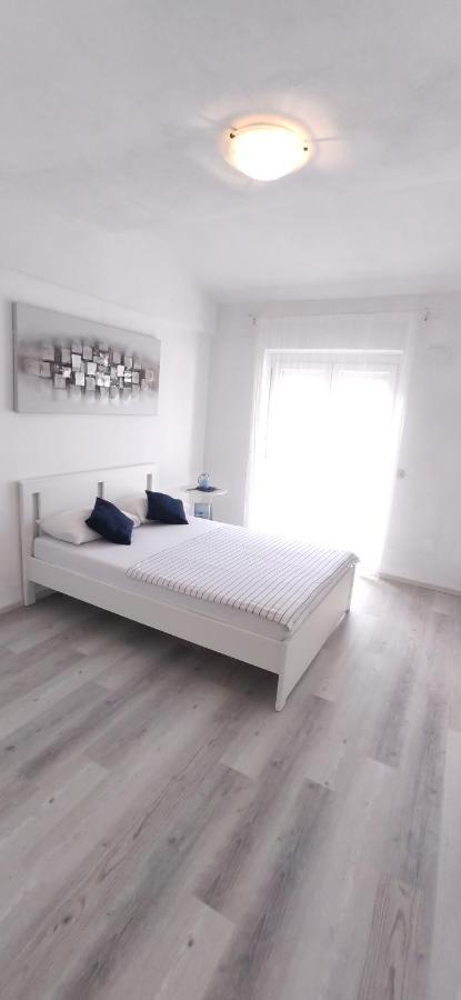 Vila Sentio Mare-Apartments Livaic Zeljko Pirovac Ngoại thất bức ảnh