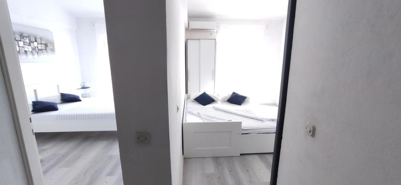 Vila Sentio Mare-Apartments Livaic Zeljko Pirovac Ngoại thất bức ảnh