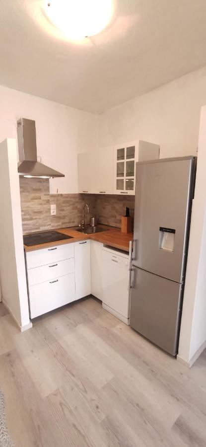 Vila Sentio Mare-Apartments Livaic Zeljko Pirovac Ngoại thất bức ảnh