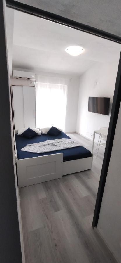Vila Sentio Mare-Apartments Livaic Zeljko Pirovac Ngoại thất bức ảnh