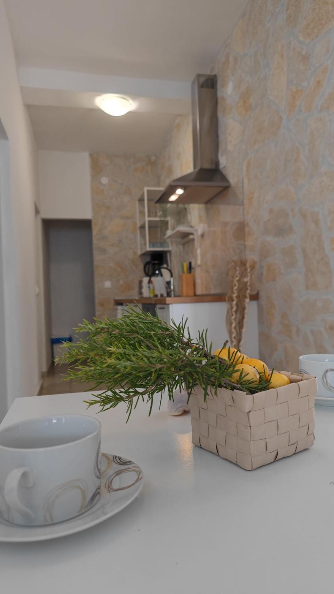 Vila Sentio Mare-Apartments Livaic Zeljko Pirovac Ngoại thất bức ảnh