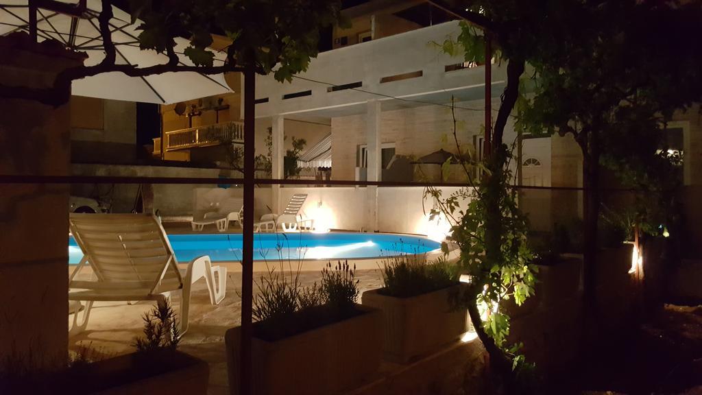 Vila Sentio Mare-Apartments Livaic Zeljko Pirovac Ngoại thất bức ảnh