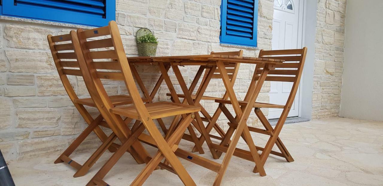 Vila Sentio Mare-Apartments Livaic Zeljko Pirovac Ngoại thất bức ảnh